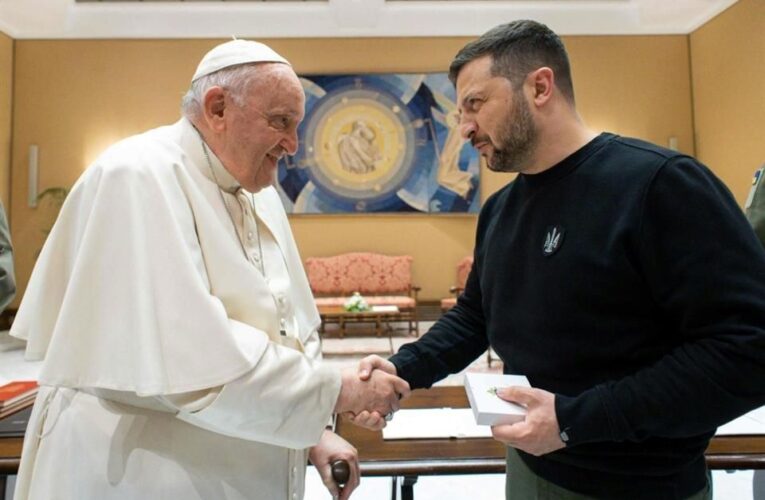 Zelenski se reúne con el Papa y obtiene ayuda militar de Alemania para Ucrania