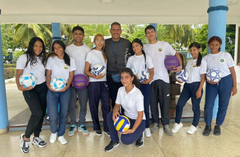 UMC recibe donación deportiva del Ideafef