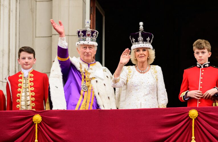 Carlos III y la reina Camila coronados 