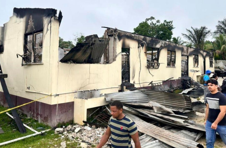 Mueren 20 estudiantes en un incendio ocurrido en una residencia en Guyana