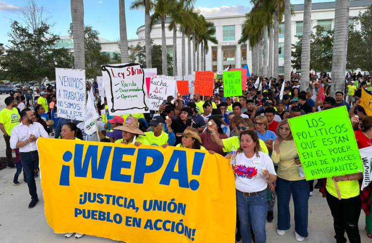 Latinoamericanos protestan contra la nueva ley de inmigración de Florida