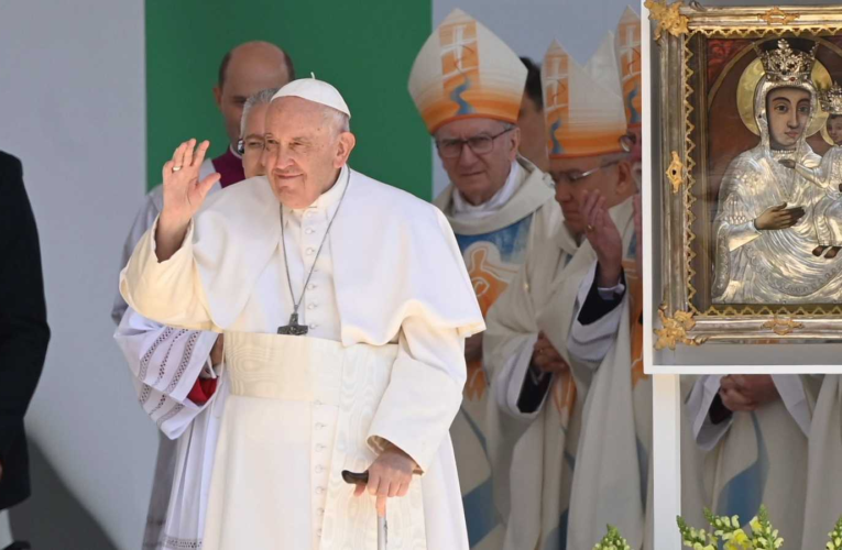 Papa Francisco critica las «puertas cerradas» a los migrantes