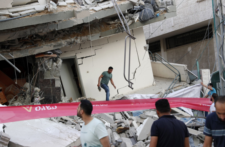 100 edificios destruidos y hospitales colapsados por bombardeos en Gaza