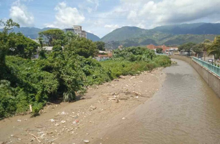 En Puerto Viejo reclaman limpieza de la quebrada Tacagua