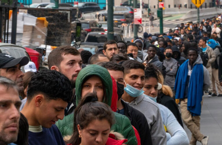 Nueva York recibe a migrantes a un ritmo de 2.000 por semana