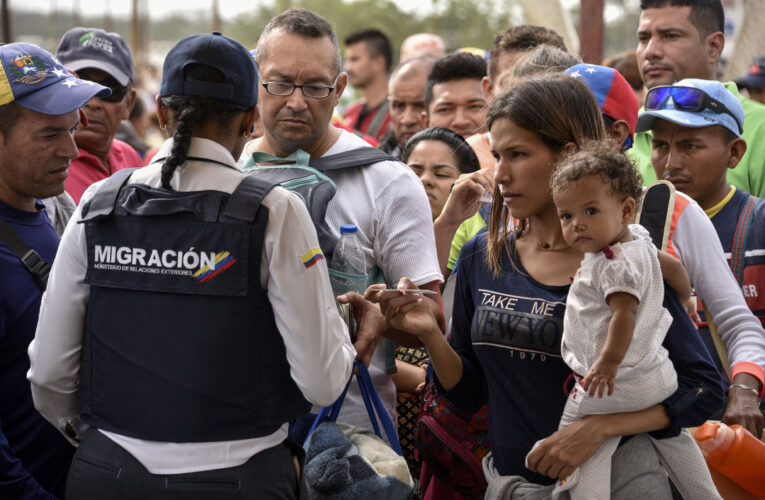 50% de migrantes venezolanos logran estatus legal en América Latina