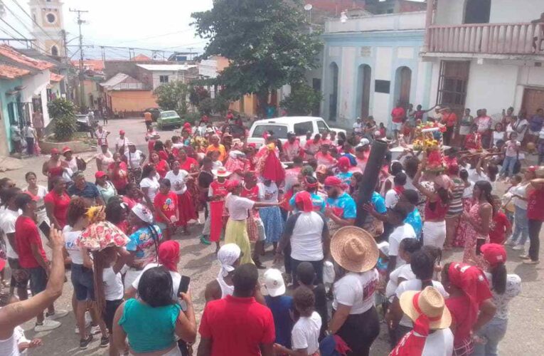 4 cofradías rindieron tributo a San Juan en la parroquia La Guaira
