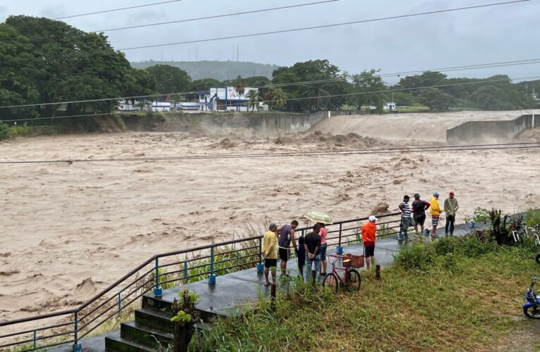 Afectadas 400 personas por desbordamiento del río Santo Domingo en Barinas