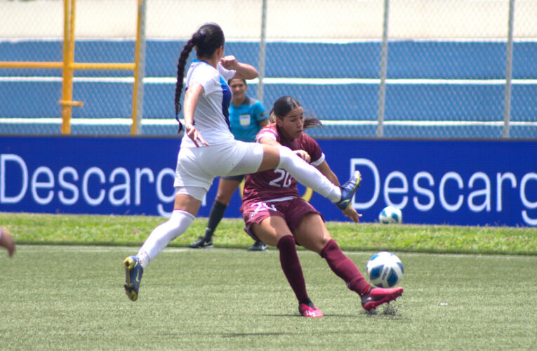 Vinotinto femenina se mide a El Salvador en semifinales