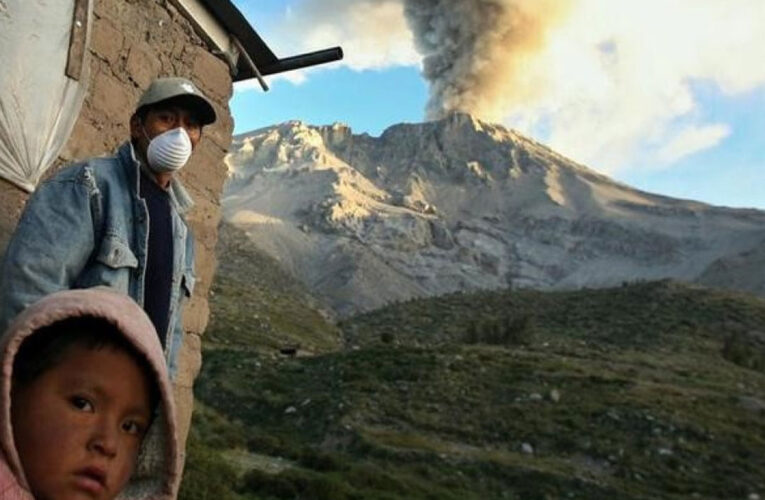 Perú declara estado de emergencia por volcán Ubinas