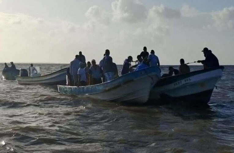Familias buscan ayuda para migrantes desaparecidos en el mar