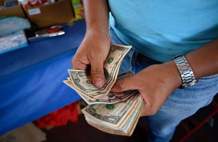 En picada salarios dolarizados por alto costo de la vida