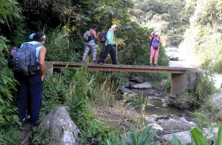 Reactivan ruta de senderismo en Ciudad Vacacional Los Caracas