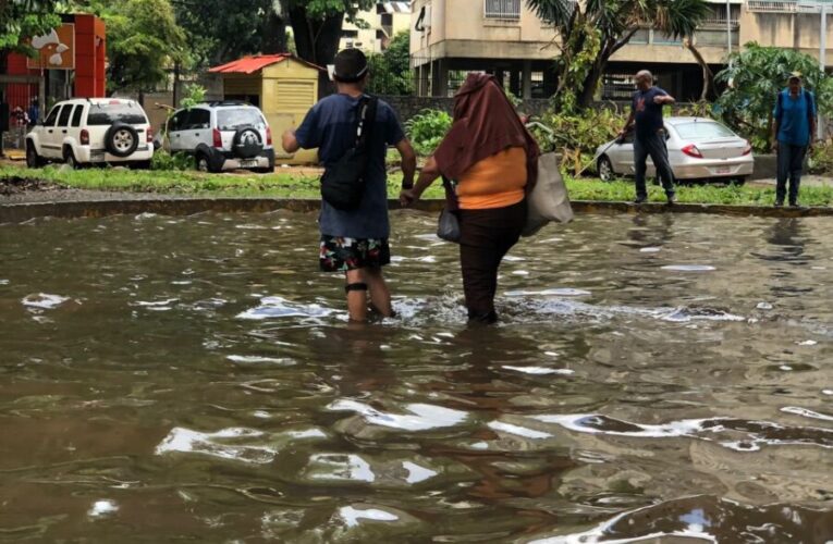 Caos en Caracas, Miranda y La Guaira por las fuertes lluvias