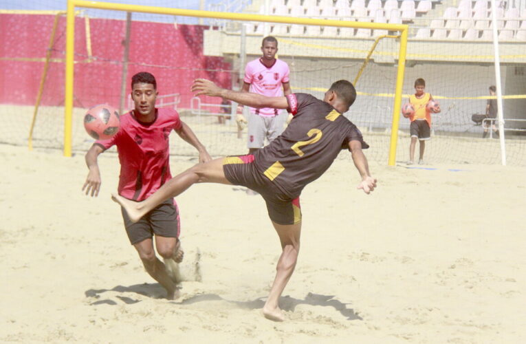 Comenzó torneo regional de fútbol playa en Camurí Chico