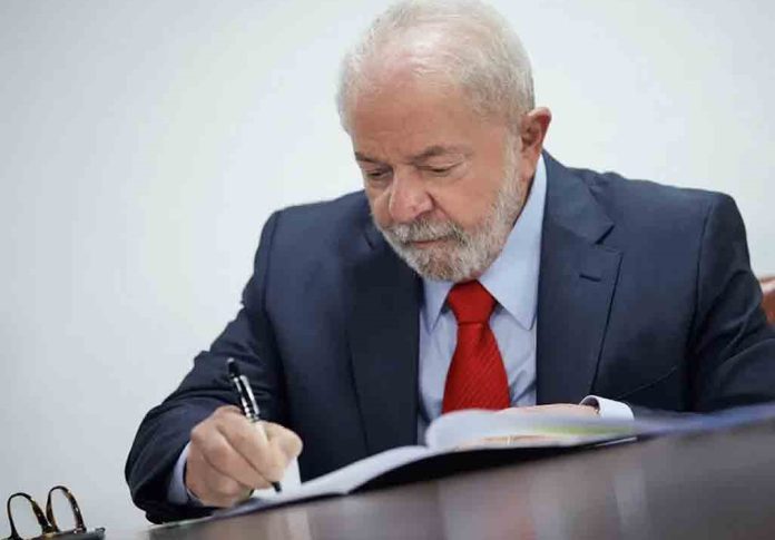 Lula firma decreto para la interconexión eléctrica con Venezuela