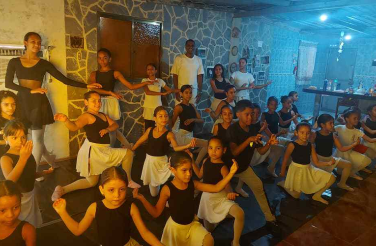 Escuela de Ballet Clásico D’Franali se presenta junto al poeta guaireño Myrrha