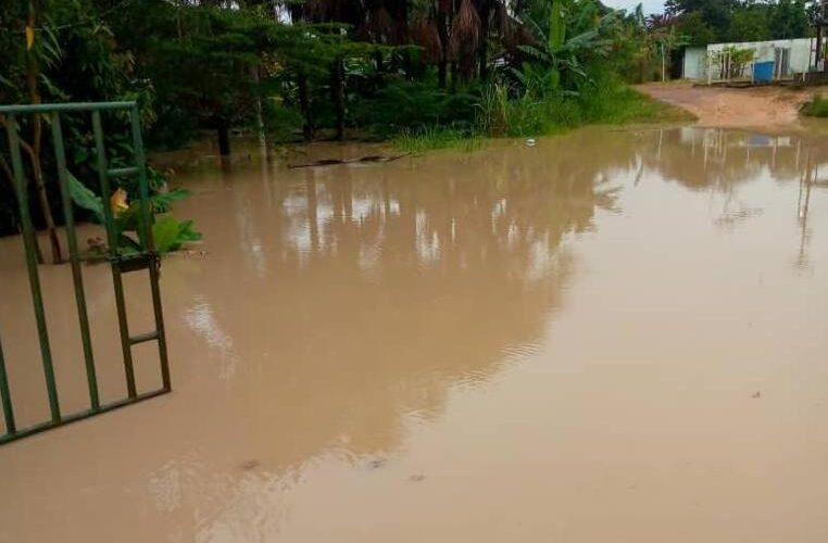 Afectados en Bolívar por desbordamiento del río Uairén