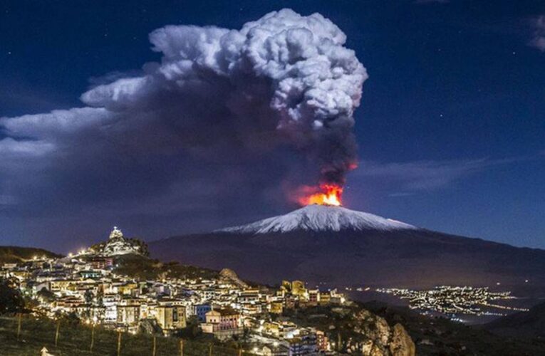 Autoridades en alerta máxima tras erupción del volcán Etna en Sicilia
