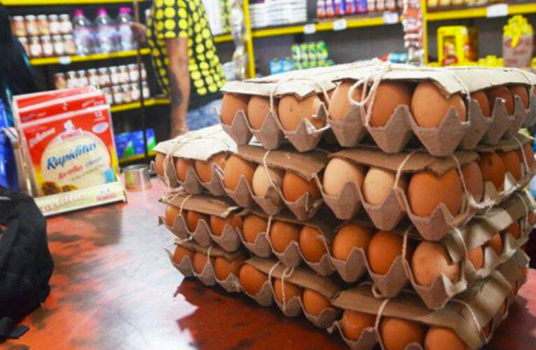 El cartón de huevos subió a Bs.150 o sea $4.50…el salario de un mes