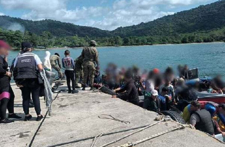 Interceptan lanchas con 150 migrantes en Panamá