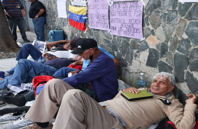 Jubilados petroleros se declaran en huelga de hambre