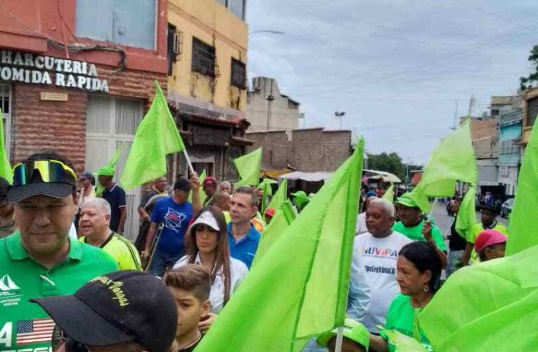 Roberto Enríquez rechaza la expulsión de migrantes venezolanos de Estados Unidos