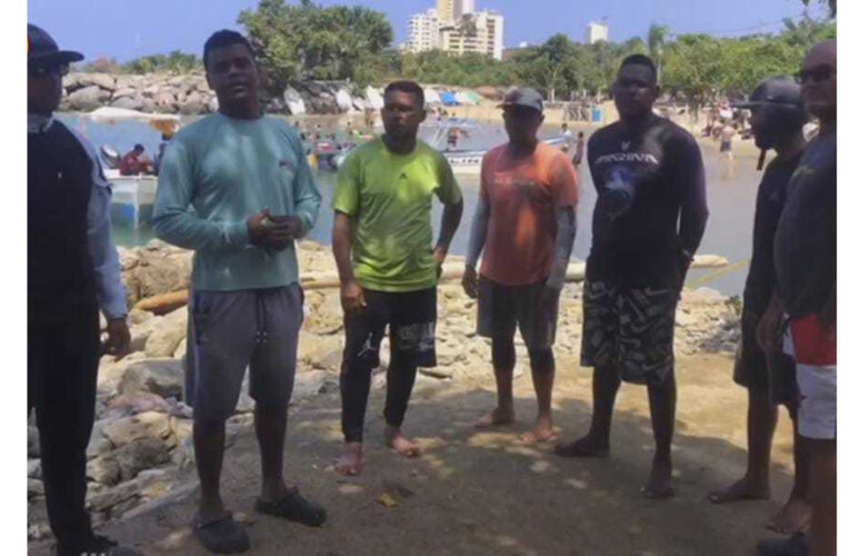 Rescatan a 4 pescadores