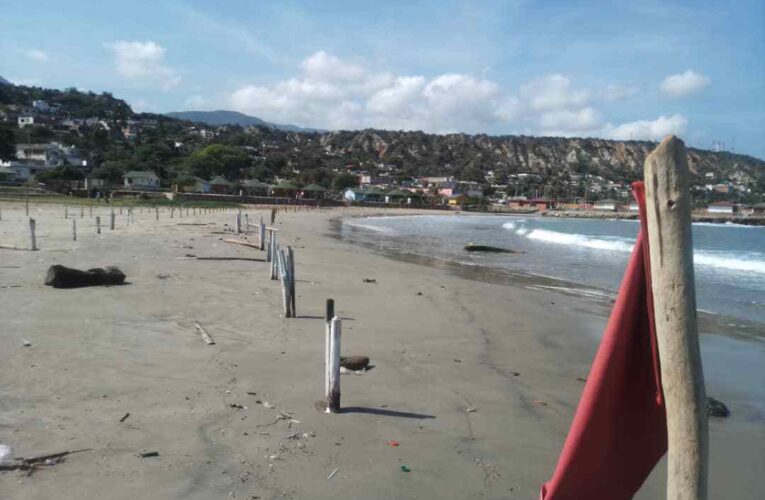 Las 64 playas de La Guaira se mantuvieron cerradas por mar de fondo
