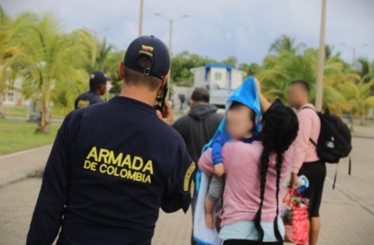 Rescatan a 15 migrantes venezolanos en aguas colombianas