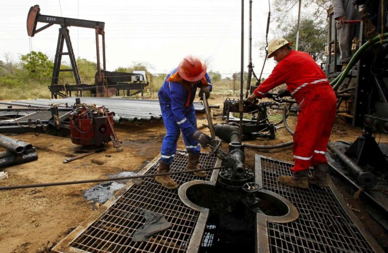 Petrolera Schlumberger reanudará actividades en Venezuela