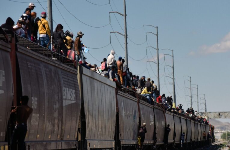 México intercepta 27 mil migrantes en trenes en menos de un mes