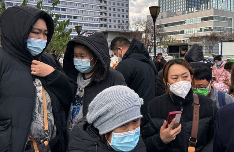 Brote de enfermedades respiratorias en China podría durar dos semanas más