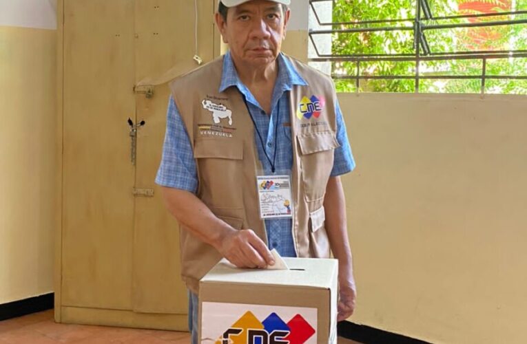 El pueblo de La Guaira está acudiendo a los 20 centros de votación