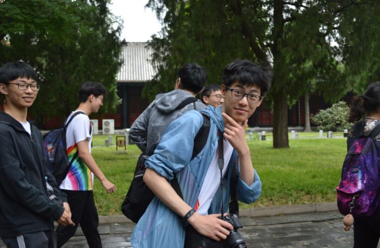 “Hijos a tiempo completo”: jóvenes chinos sin empleo que regresan a vivir con sus padres