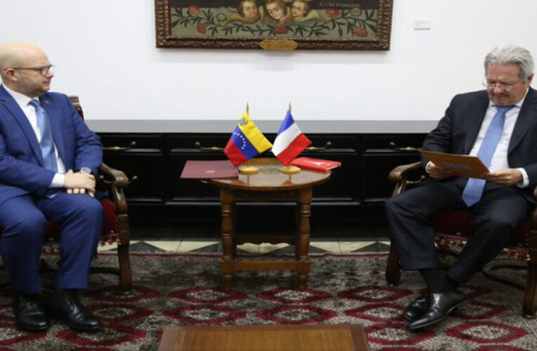 Venezuela reclama a Francia por su apoyo a Guyana