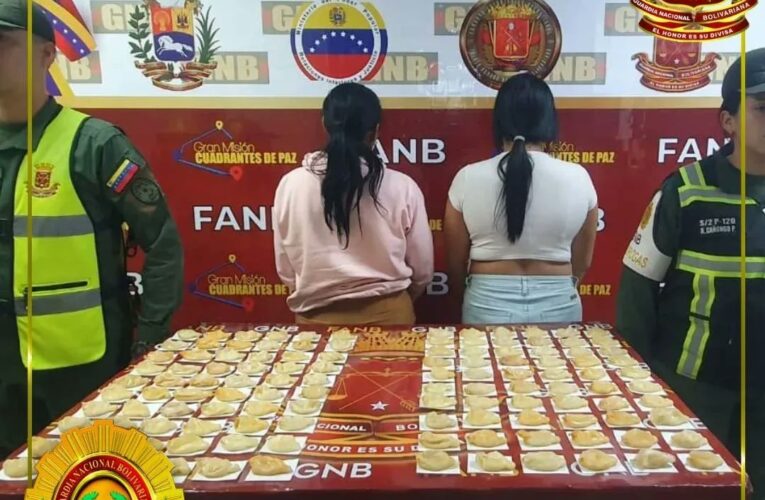 Capturan a 2 mujeres con 2 kilos y medio de cocaína líquida intraorgánica