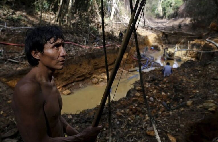 Yanomamis brasileños denuncian expansión de la minería ilegal