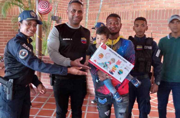 Funcionarios policiales realizaron labor social en casa hogar Al Fin