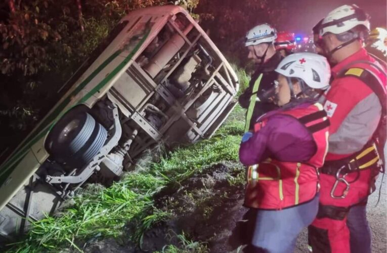 20 venezolanos heridos al caer bus por pendiente en Costa Rica