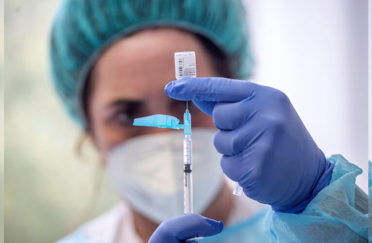 Academia de Medicina pide al Gobierno adquirir vacunas ante variante de covid-19