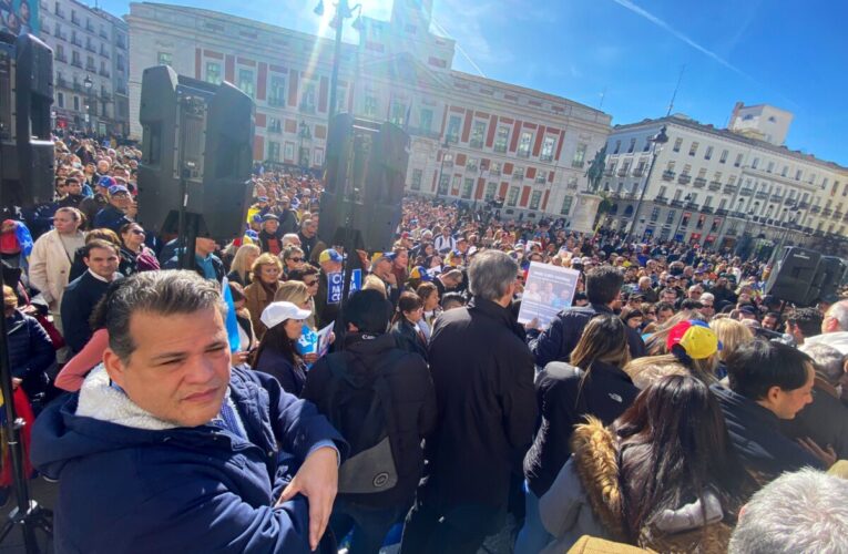 Venezolanos en Madrid piden comicios con María Corina Machado