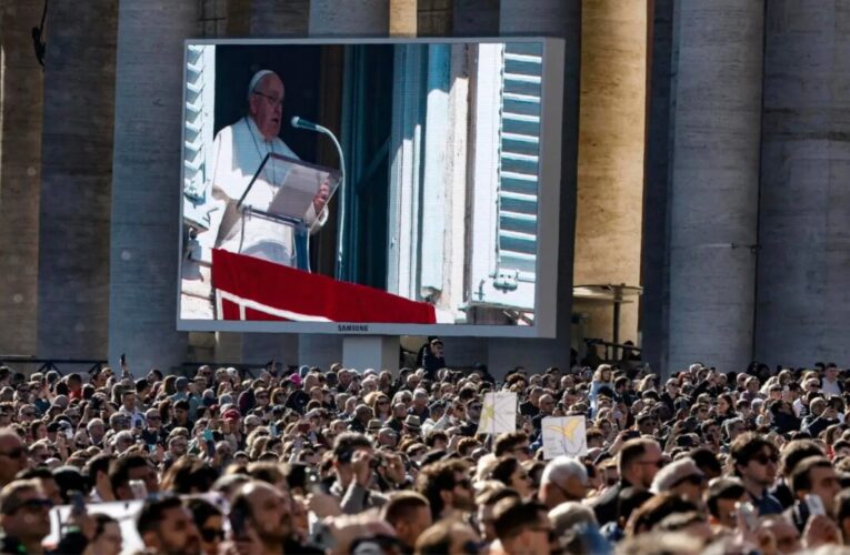 Papa Francisco advierte que la paz está en riesgo hoy más que nunca