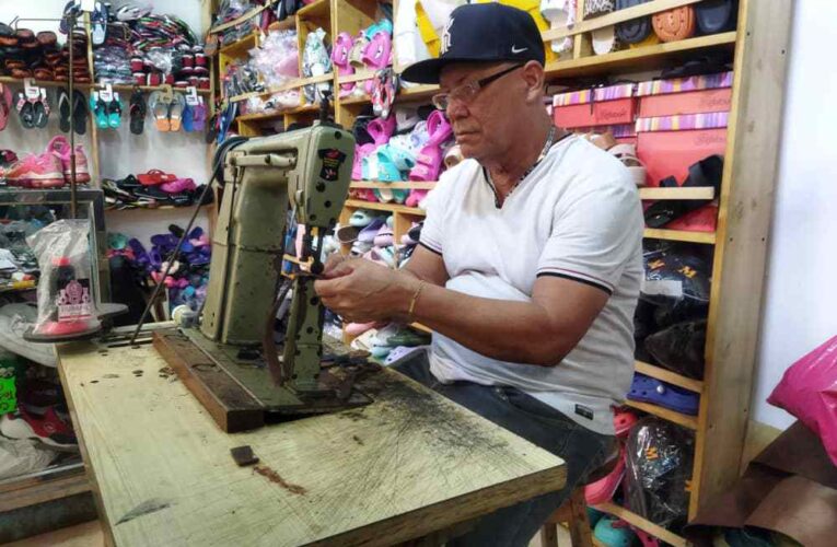 Rafael Cárdenas te hace zapatos a la medida y en cuero legítimo