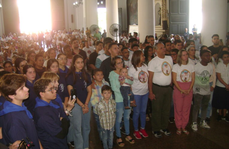 140 laicos y jóvenes salen a misionar para llevar un mensaje de paz