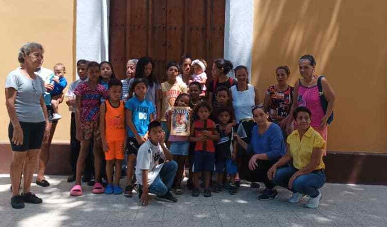 Niños del comedor Santa Ana revivieron las 14 estaciones del Vía Crucis