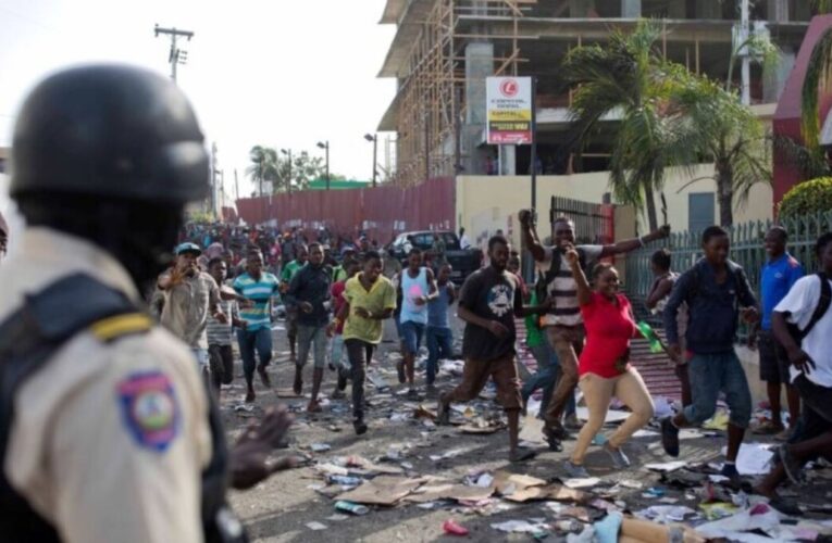 La tensión vuelve a Haití con ataques, saqueos e incendios tras días de aparente calma