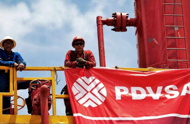 Producción petrolera venezolana aumentó en febrero a 877.000 barriles diarios