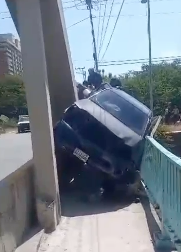 Pick Up chocó contra el puente de Camurí Grande