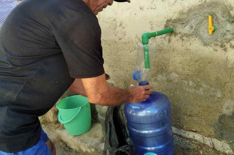 Sin agua vecinos de La Guaira
